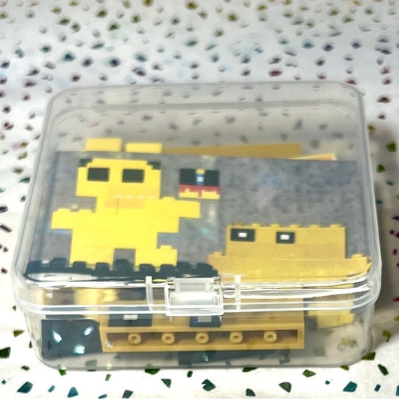 McFarlane Toys Five Nights at Freddy's 8-Bit Buildable Figure: Chica - Picture 3 of 4